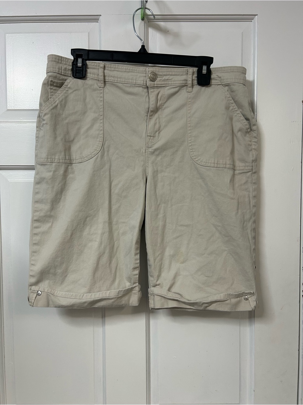 Vintage Gloria Vanderbilt Beige Roll-Tab Bermuda Shorts
